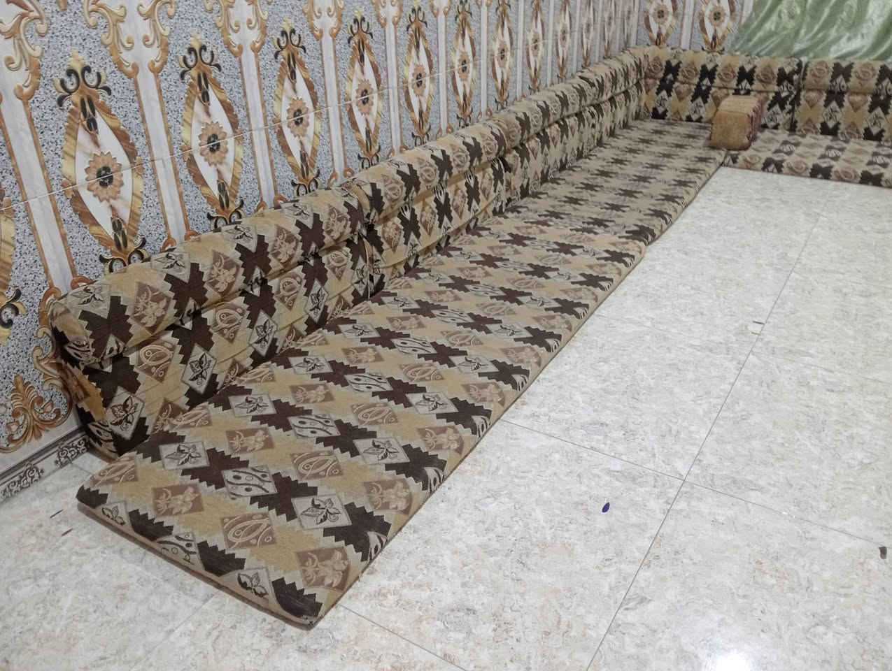 جلسه عربيه البيع العنوان الموافقيه  راقم الهاتف ***********
