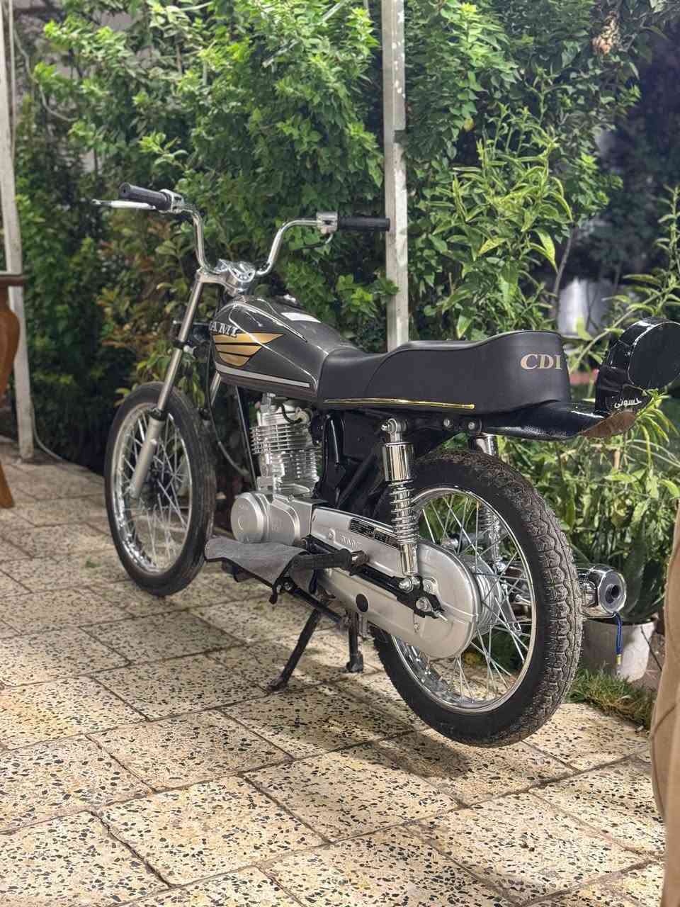 السلام عليكم 
دراجة للبيع 
مامفتوحه كله بلاد م26 سعر 750بيه مجال
تفاصيل *********** مو شراي لتعبني
