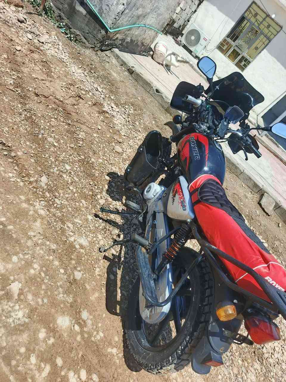 سلام عليكم دراجه بوكسر للبيع وراق سحب دراجه نضيفه خير من الله مكينه مجفته شركة المو شراي لا يتعبني 
السعر 900 ***********
