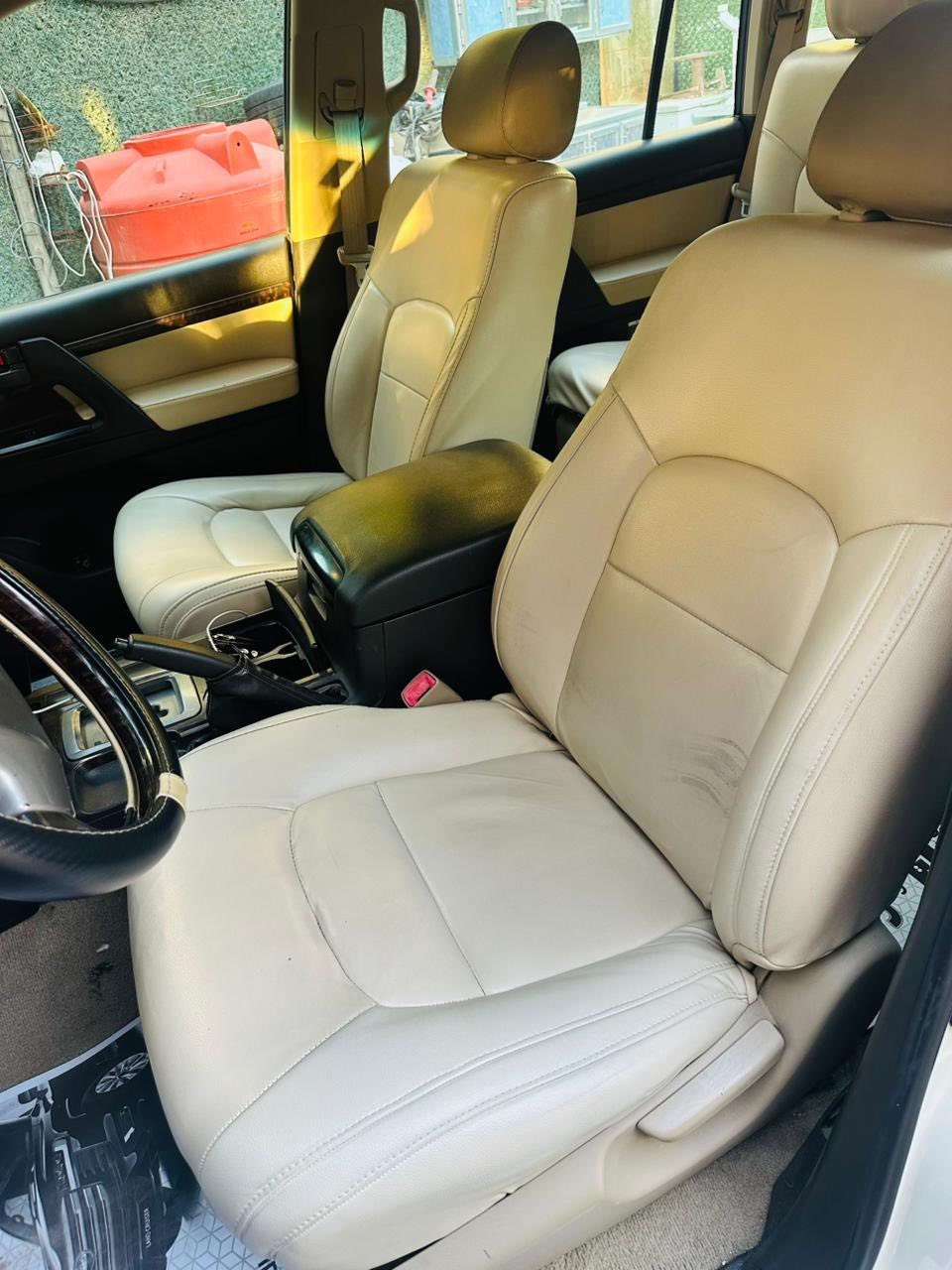 الـسـلام عـلـيكـم
لاندكروز 2010 رقم مميز 373
 مكفوله  من الصبغ
_______المـواصـفـات___________
.طفايه
.حساسات  خلفي
.مكينه 6 سلندر
.سلايت روف
.تحكمات ستيرن
.شاشه جبيره
ماشية 170 كيلو 
السياره كلش جديده وحلوه وجاهزه بسمي السياره السعر 320$ قفل وبيها سونار الشراي يتصل 
رقم كوت ومكان سياره بغداد المنصور  ***********
