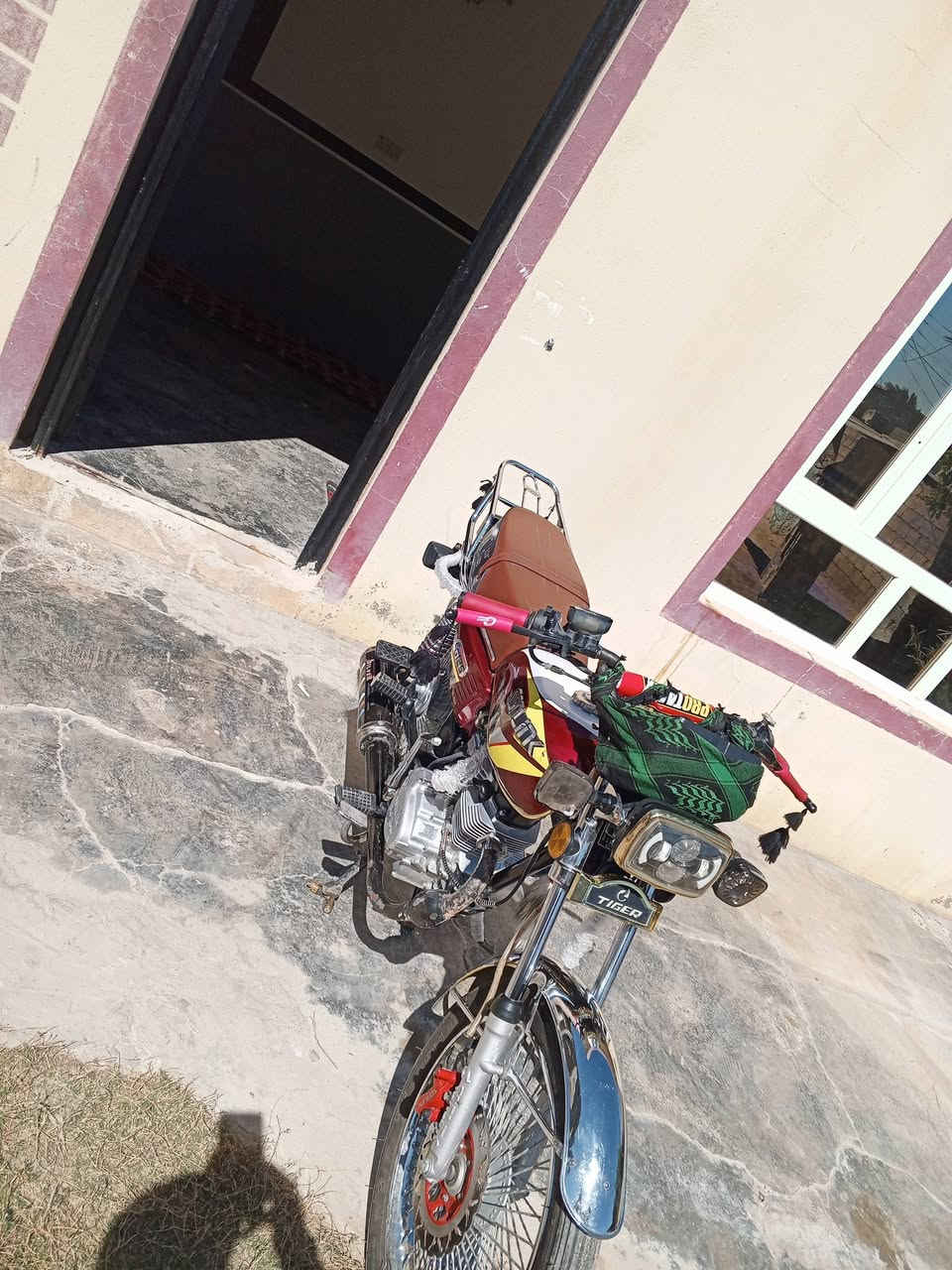 السلام عليكم
سونك تايكر موديل 24 دراجه كلش حلوه ونضيفه اوراق كامله كهربايات دشبول شغال مكينه شرط تخم تاير جديد بس عايززها ((جامه دشبول)) مكاني جلولاء الاصلاح 
سعرها 625 وبيها مجال متواجد واتساب فقط ***********
