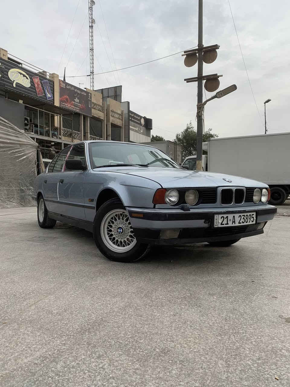 سلام عليكم بي ام مديل ٩٠ اصل بليته وسنويه سياره مكفوله من ضربه وصبغ وتبديل كله على بلاد مكينه ٥٢٥ مسكر تك فانوس كير ومكينه كفاله منضومه غاز تبريد تتدفأ شغال صدر امامي خلفي جديد تخم تاير جديد غرفه جديده جلد رقم سليمانيه سنويه لل٣٠ هزه جديده تحويل ثاني يوم بأسمي عارضهب٦٥  وبيه مجال للشراي اخوان سياره بلاديه وجديده مكاني بغداد زعفرانيه للاتصال ***********
