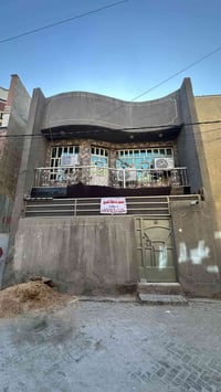 نصف قطعة امامية للبيع  موقعه بجانب الركن اول بيت بالفرع  فرع هادئ والب...