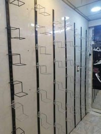 شباب متوفر عندي من هذا الاستاند مالت محلات  يرجى مراسله خاص 0774833323...