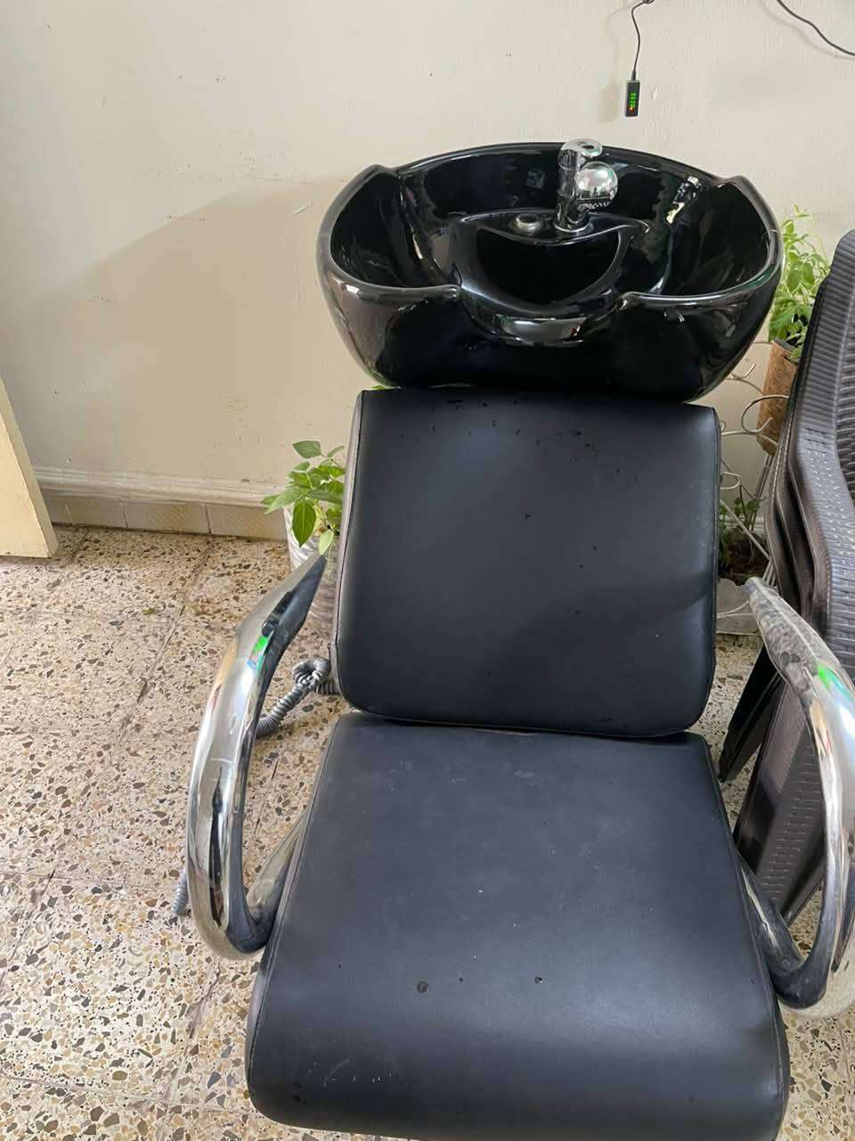 السلام عليكم مغسله صالون نضيفة مابيها كسر او خدش سعرها175وبيها مجال العنوان بغداد الدوره شرطة حاتم السعدون التواصل واتساب ***********

