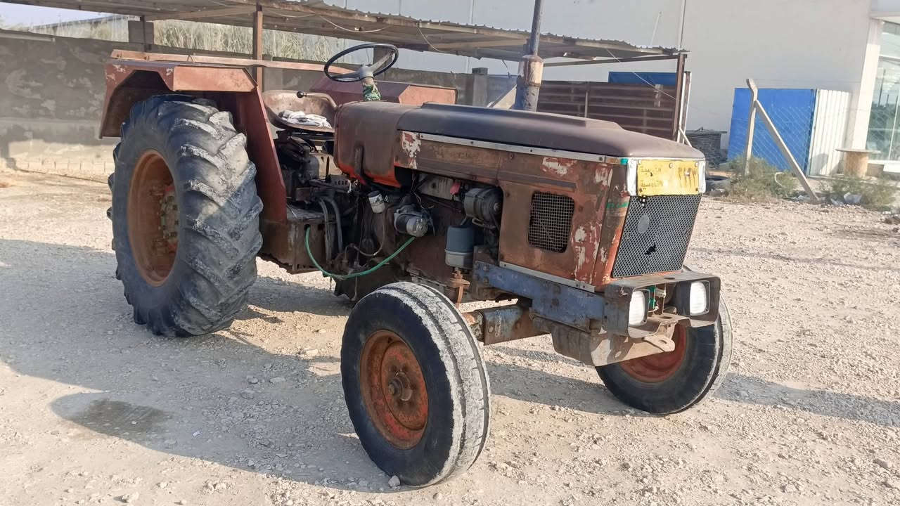 عنتر ١٩٨٩ رقم وسنوية بدون تحويل جاهزة من كلشي محرك وكير وحدادية وجهازه رفع تايرات و لايتات و سلف وباتري نكرة سلف شغال من كلشي خير من الله ما بيها نقص كشر نظيف وراها فدان السعر ٤٨٠٠ مكاني كربلاء ناحية الحسينية
***********
