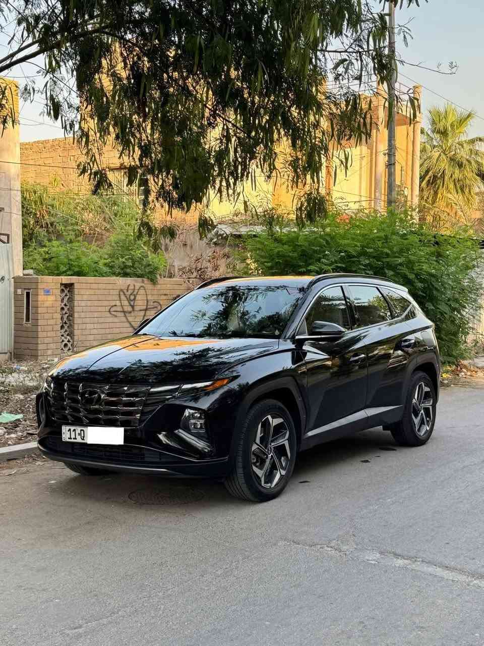 السلام عليكم توكسان هايبرد  كلين تايتل 2023 لمتد vip فول الفول امريكي
لون السياره اسود 
المواصفات LIMITED VIP
1- بصمة تشغيل 
2- بصمة ابواب لمس دخول ذكي 
3- بنوراما على طول السيارة 
4- صندوق كهرباء شفط 
5- كامرات 360 درجة ( جانبية - امامية - خلفية ) 
6- كامرات مع الاشارة 
7- السيارة تتقدم وترجع ب البصمة 
8- تبريد تدفئة كشنات 
9- كشنات جلد كريمي 
10- كشنات كهرباء 
11- اضواء محيطية 67 لون اختياري 
12- كشنات خلفية هيتر 
13- مرايات تعتيم ذاتي 
14- ابل كار بلي 
15- اندرويد اوتو 
16- شاشة دجيتل 3 اشكال للقيادة 
17- اشاير ترحيب 
18- اضواء امامية LED زنون 
19- اضواء خلفية LED
20- هوك خلفي 
21- فول اوامر صوتية 
22- جامات اوتو 
23- قطعتين تبريد 
24- اشارات ب المري
25- كير دكم 
26- شفتات ستيرن 
27- تحكمات ستيرن 
28- السيارة فور ويل 
29- محرك 1600 تيربو 
30- هاند بريك بصمة 
31- شحن واير ليس 
32- منافذ شحن 
33- اوتو هولد 
34- تشغيل عن بعد 
35- السيارة اوتو بارك 
36- حساسات امامية 
37- حساسات خلفية 
38- رادار امامي رادار خلفي رادار جانبي 
39- نقطة عمياء 
وبعد بيها هواي مواصفات 

السيارة مكفولة من الصبغ والتبديل حادثها جام مكسور و شخط بسمار داير مداير السيارة

مكان السيارة بغداد 

السعر 225

رقم الهاتف ***********
