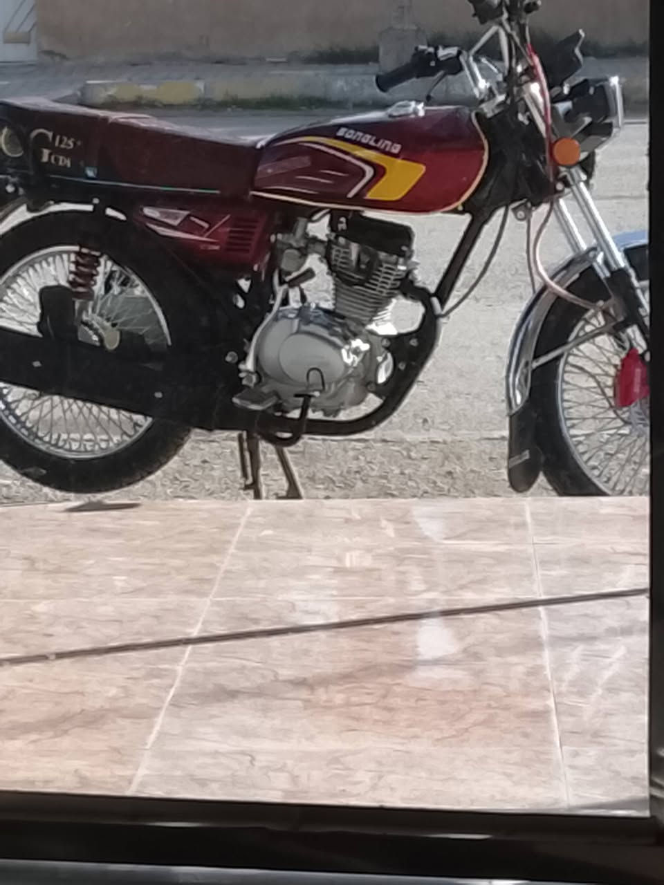 سلام عليكم دراجة تايكر موديل 26 للبيع مكفولة كفالة عامة خير من الله شلعة ومعدل سعر 700 وبيهة مجال للطيبين مكان ديالى بعقوبة  رقم ***********
