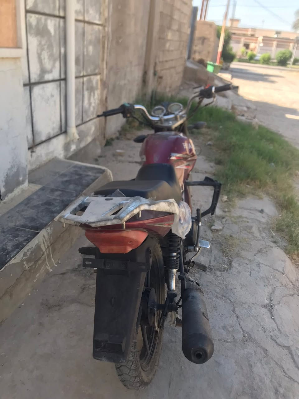 ب 275 الف قفل

هيوشة 2017
محرك 200cc 
شغالة مابيهة لا تنقيص ولا تبخير
الدراجة مجفته نشاط وشلعه كلش حلوة

يرادلهة ترتيب كماليات 

مكاني رمادي شارع السينما 

شراي اتصل واتساب او عالخط

***********
