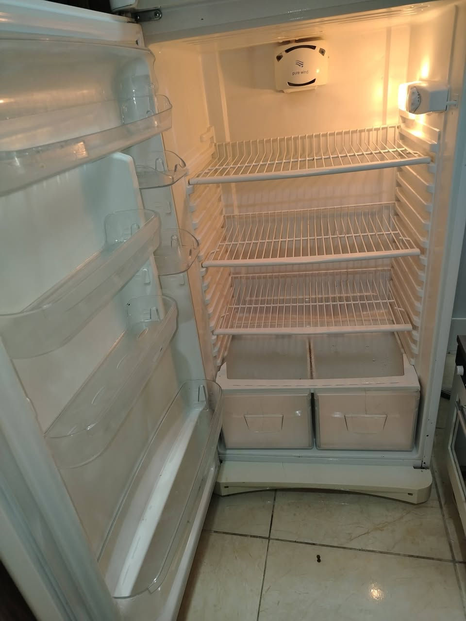 ثلاجة للبيع نوعية دنكا اريدها 175وبيها مجال ***********
