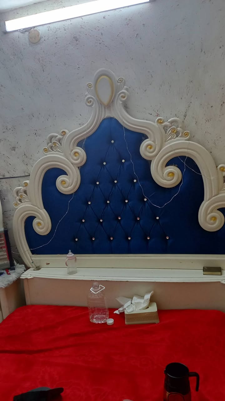 سلام عليكم عني اخويه ختي غرفه صاج عراقي اصلي وبيه اضرار خفيفه سعر تلثميه وخمسين قفل وماكاني لشعب حيلبساتين ومستعجل عله لبيع ***********
