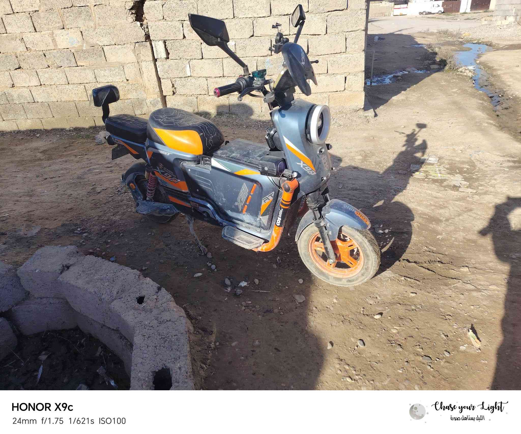 سلام عليكم
دراجة شحن X900GT للبيع 
بوكس 
موديل 2025
مكفولة من كلشي 
بصمتين وسويجين 
اشاير لايت عالي ناصي 
شاشه عداد ذكيه 
هورن نشرات 
انذار سرقة 
قفل ستيرن 
ملف 2000واط
✨✨ علماً أن الدراجه 5 بطريات ✨
بطاريات مكفولة 
البطاريه 33 
وبيها بعد هواي مواصفات 
   5بطاريات والشاحنه مال 5بطريات 
علماً انه مكلف بلنشر 
رقم راعيها *********** 
مكانه كركوك واحد حزيران 
رايدها550 الف
