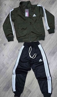 تراك ولادي قياسات من ٦ سنوات إلى ١٢  توصيل موجود  07513841475 واتساب