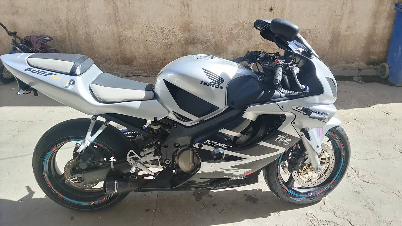 سلام عليكم شباب دراجه افواري مكينه كفاله رقم ه‍ *********** واتساب سعر 26 وبيه مجال ش بسيط دراجه انضف من صور الله شاهد مكاني بغداد
