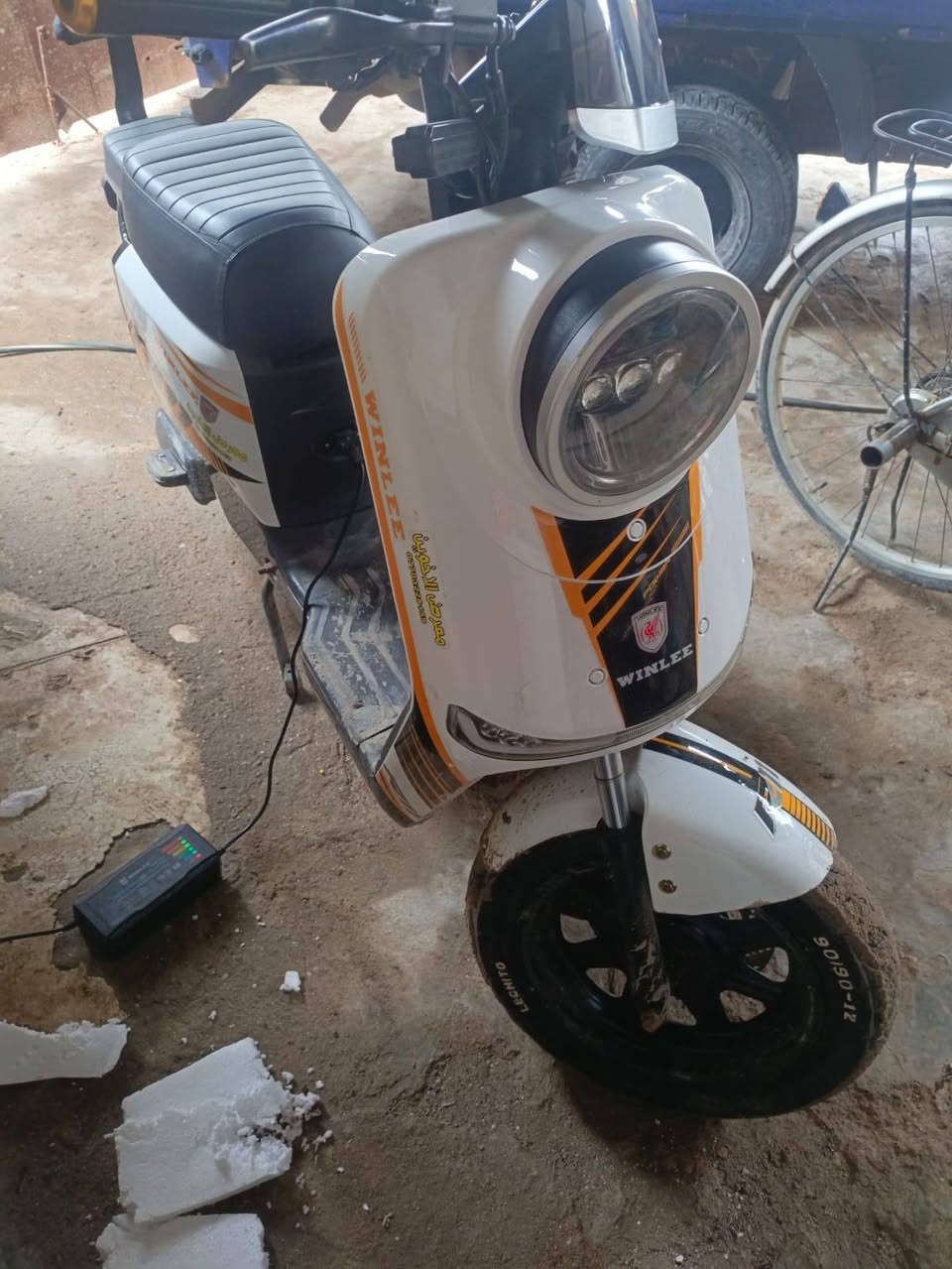 السلام عليكم شباب سعر بلاش
دراجه شحن للبيع R11 
سرعته 120
شركه ونلي الاصلي معرض الاخوين 
موديل الدراجه 2026   والبطاريات هم 2026 
 خمسه دبل كبار 32 امبير 
الدراجه بعدهي جديده ما مستخدمه هواي والمواصفات معروفه 
سعر 470 وبيه مجال حك الجيه 
المكان بصره شط العرب تنومه 
الرقم ***********
