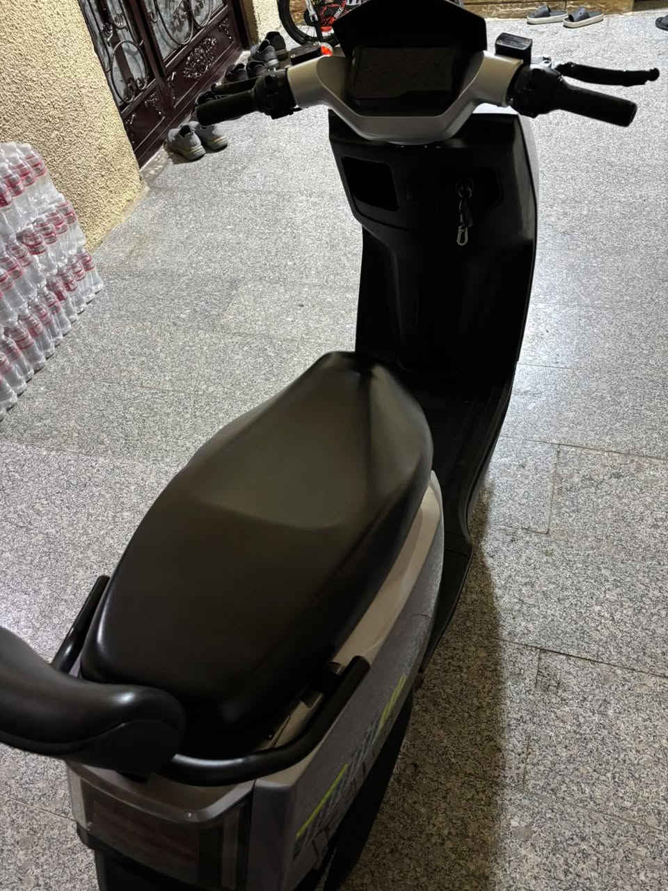 سلام عليكم دراجة شحن sbeed 
كاملة مابيها لا نقص ولا ضرر 

بطاريات نضاف الشحنة الوحدة 70k

السرعة حقيقة 80 km 

موديل 2025 

بعدها بحالة جيدة 

السعر 600 الف 

العنوان بغداد قرب جزيرة بغداد او  شارع فلسطين 

الرقم ***********
