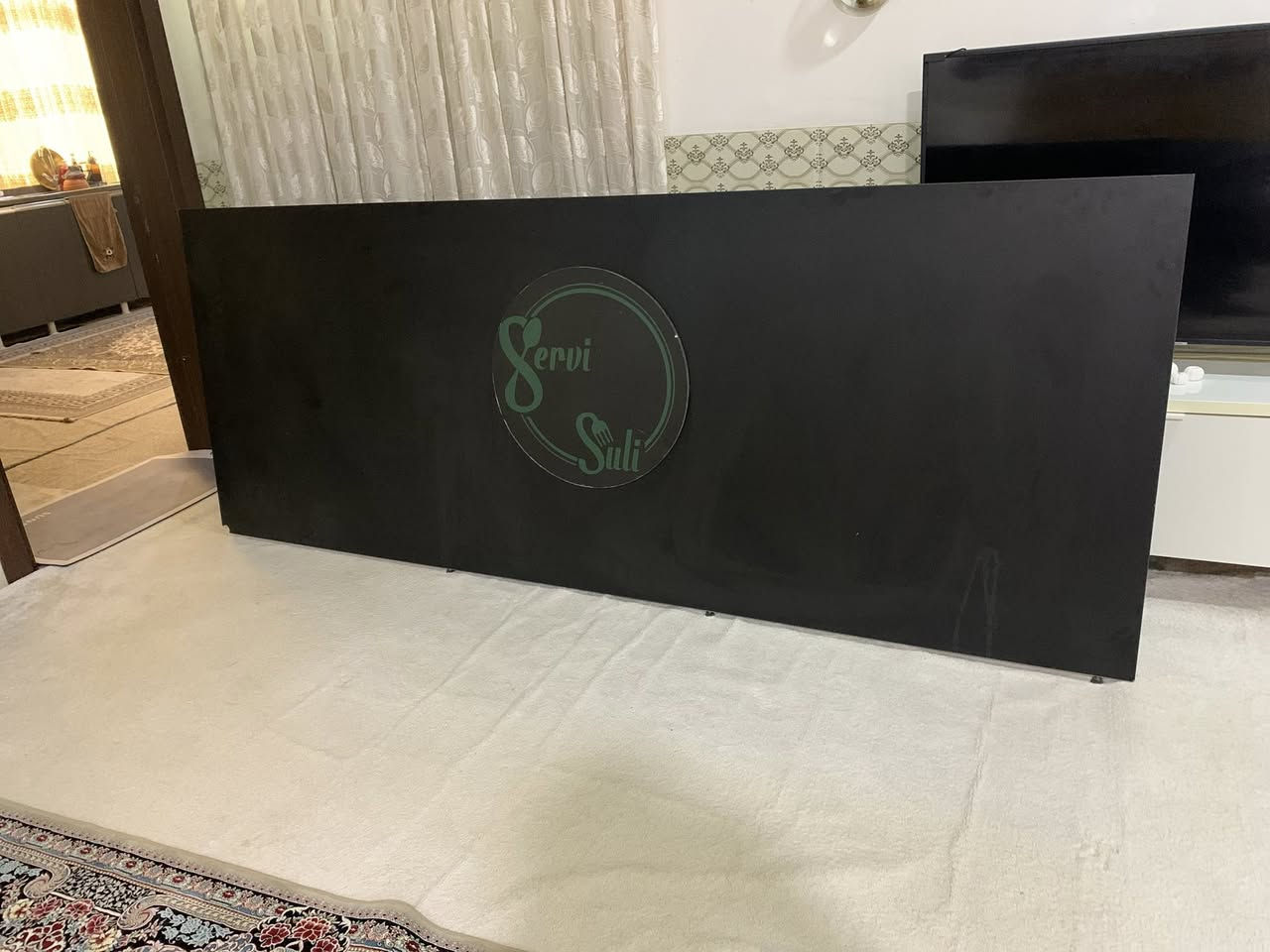 قطعة خشب بلوك تركي لون اسود ٣متر عرض ومتر و٢٠ سم ارتفاع  السعر مناسب جدا للاستفسار الاتصال بالرقم التالي (*********** )او مراسلة على الوات ساب العنوان سليمانية  رابرين جهة المطار شارع الكوميتة مقابل ماركيت سورك
