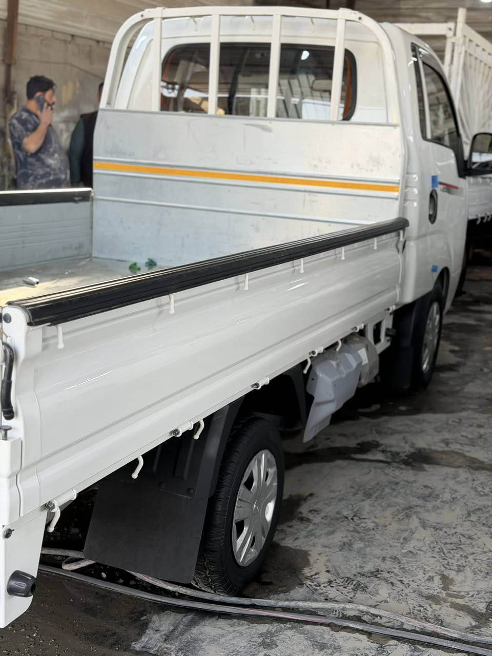 سلام عليكم كيه بنكو غاز موديل 2024 فول وربع بصمه الداخل لونين ماشيه 17 الف مرقمه كامله السياره مكان السياره بابل مبايل ***********
