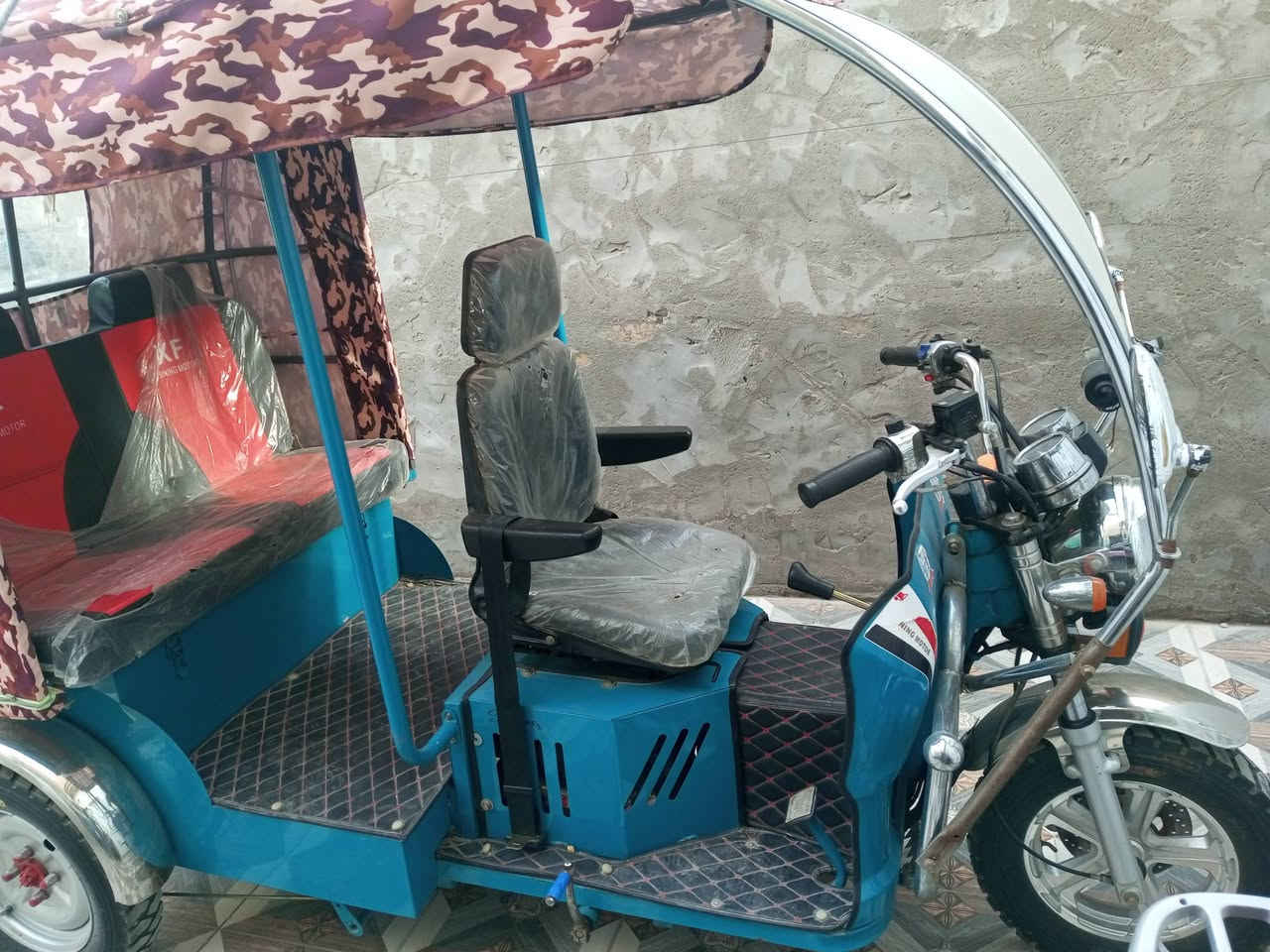 تكتك للبيع جديده ما ماشيه السعر خمسه ملايين او مراوس بسيارة ***********
