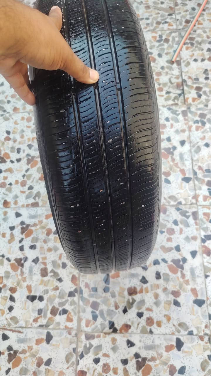 سلام عليكم تاير نكسون ١٤ نضافه فول موضح بالصور ويل مازده ١٤ مجروخ وكامل للبيع الشراي يتصل ***********وتساب فقط
