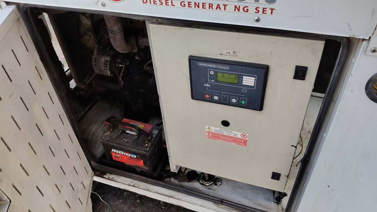 مولد بيركنز بزون 20 كيفي  كاتم   لا تنقيص ولا تبخير مكان  بغداد تواصل *********** سعر 30 وبيها مجال
