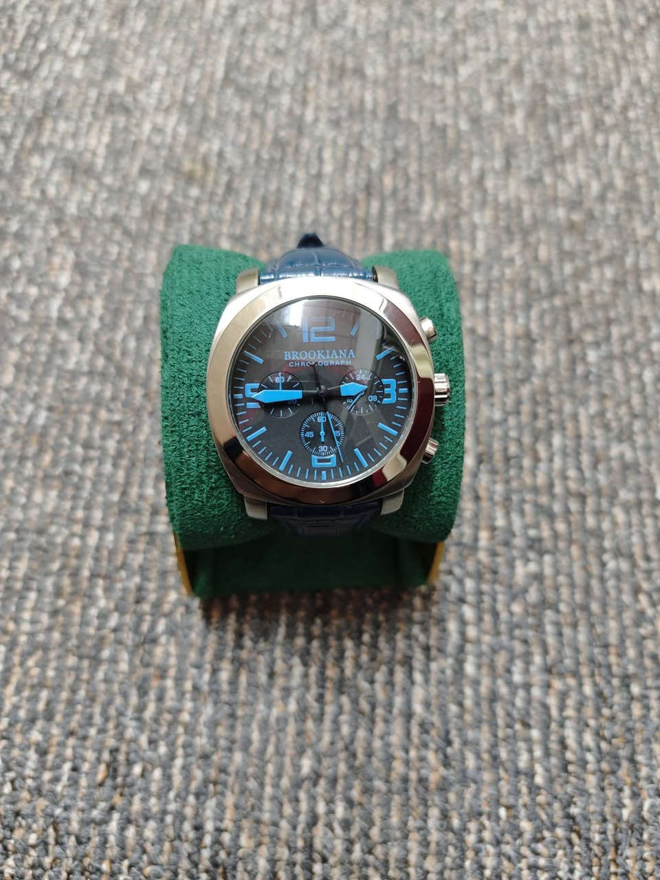 سلام علیکم. 
ساعە من مارکة بروكینا للبیع. یابانی. باتری. كرونوكراف. ستنلس ستیل. قطر 43 بدون زمبلک. نضیف جدا و شغال مضبوط. سعر 45 الف.


**إذا كنت صاحب هذا الإعلان وتريد حذفه لأي سبب، رجاءا أرسل رسالة إلى الدعم الفني**