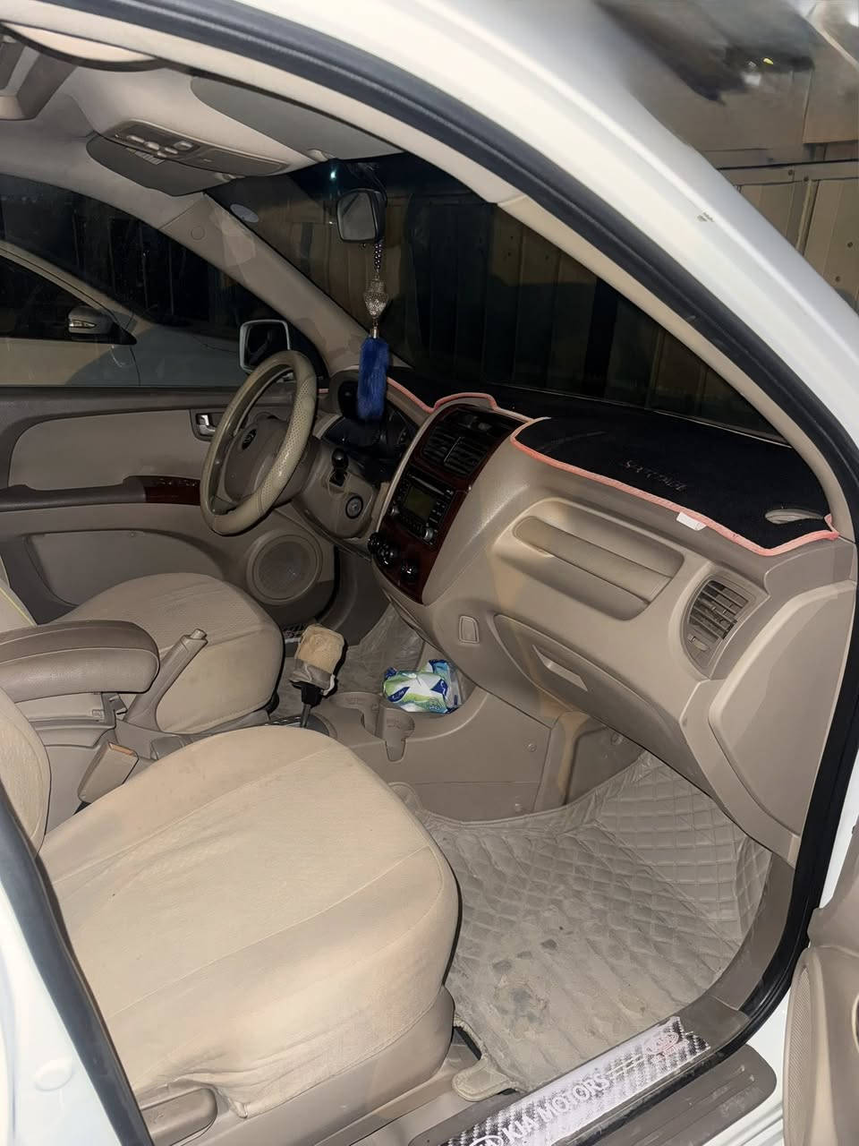 السلام عليكم كيا سبورتج 
البيع ٢٠١٠مكفوله فول
العسر ١٣٠ وبيهه مجال 
***********
