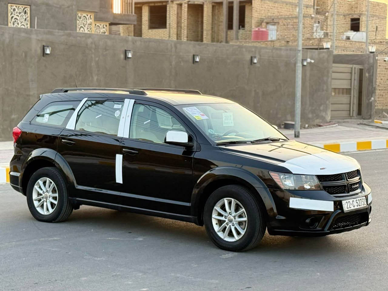 السلام عليكم 
جورني موديل 2017 رقم ربيل جديد 
حاضر الوكاله والتحويل 
السياره وارد أمريكي ضررها جاملق وبنيد بدون ضرر داخلي 
موصفات فول 1/1
مكينه 6سلندر 
7راكب 
بصمه 
بعد بيها هواي موصفات 
السياره مكينه كير تبريد حداده على وضع الشريكه 
العنوان البصره 
السعر125
رقم الهاتف *********** البصرة, العراق
