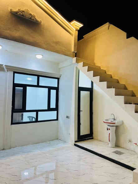 بيت للبيع  100 م زراعي ( ما ابيع قسط !!! ) حي بدرالسعر 38 بي مجال بضهر مدرسه الشهيد كاضم بضبط بناء حديث صفر غير مسكون فول سيراميك واجه ع الشمس واجه فلين اناره داخليه شارع تبليط قريب جداً من البيت مي كهرباء ضمانات كامله يتكون من غرفه نوم هول  واستقبال صحيات داخليه وخارجيه 

 اي ايستفسار ***********☎️
***********
