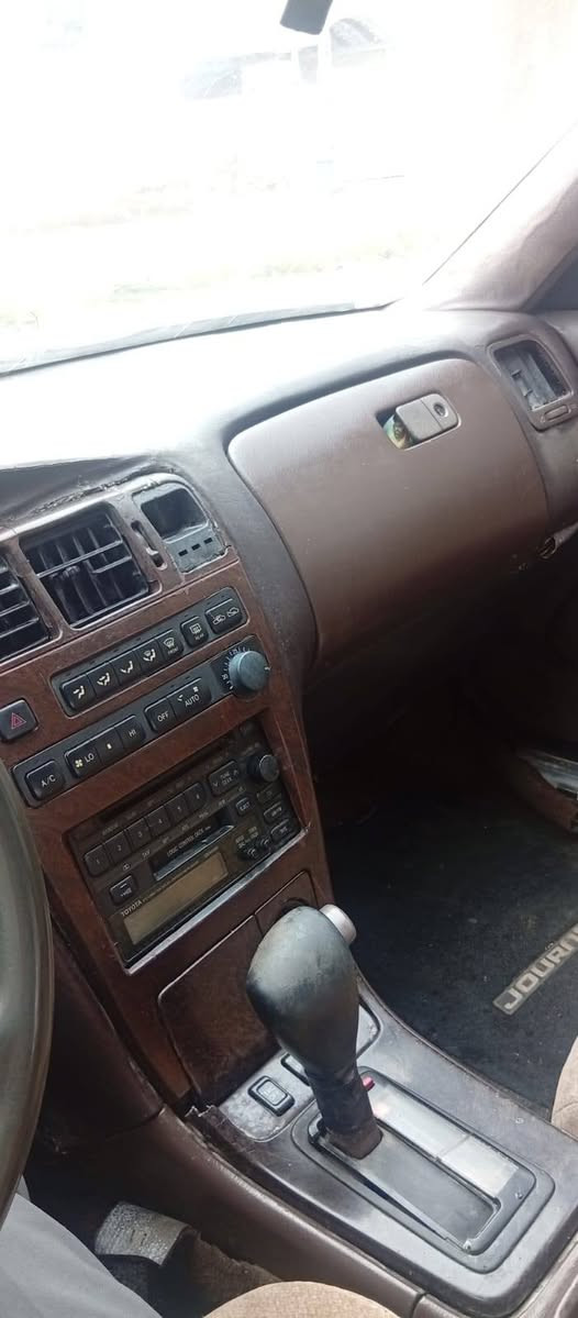 سياره كرسته البيع مكفوله بس مصبوغه صبغ عام سياره خير من الله
رقم بصره كصوصي نكليزي صالي شهرين من طلعتا 
عنوان بصره كرمه علي الطيف 
سعرهه 40 
اتصال ***********
