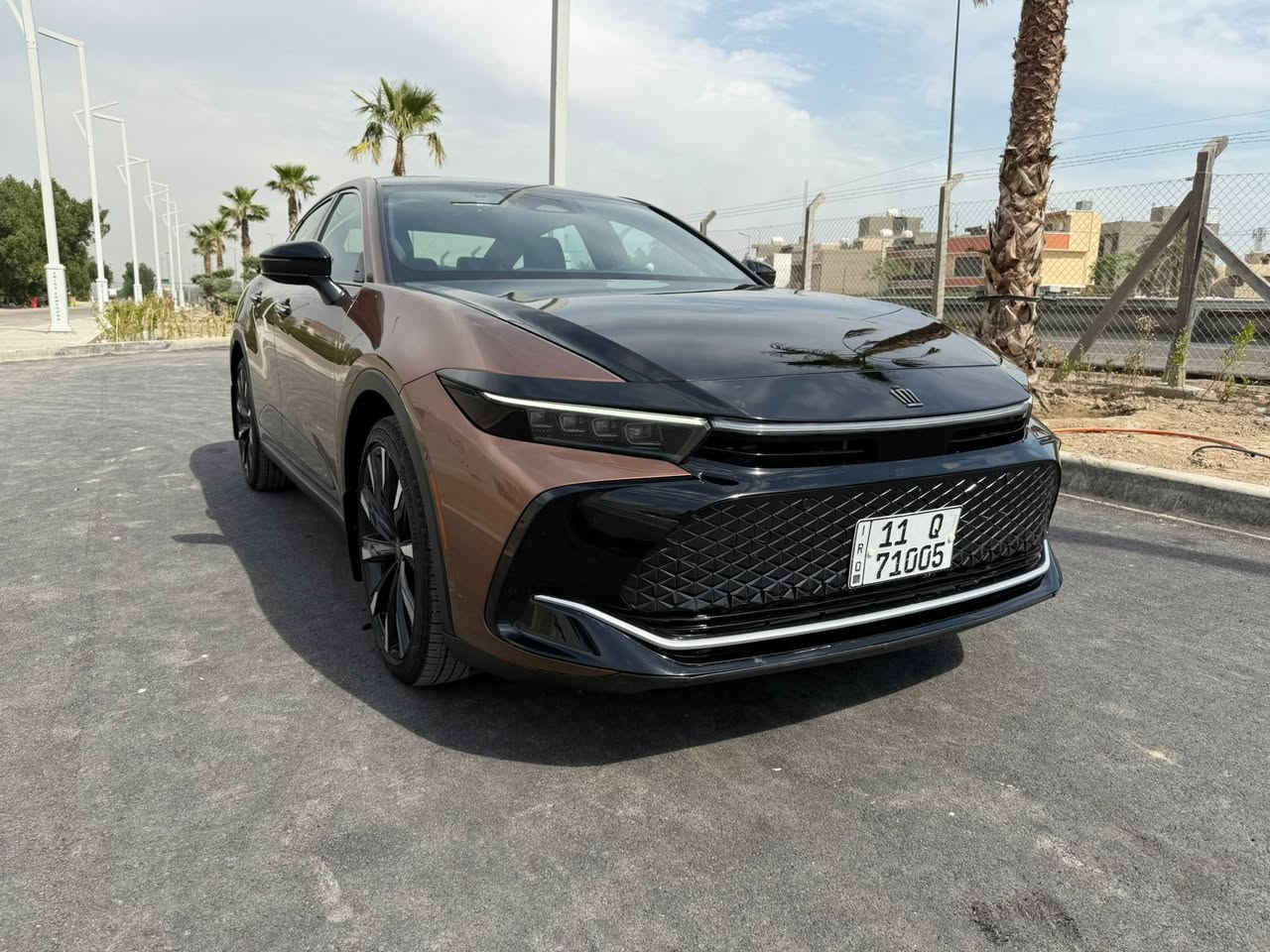 CROWN PLATINUM 2024 
HYBRID MAX
سلام عليكم 
كراون بلاتينيوم موديل 2024 
هايبرد ماكس 
‏فول مواصفات ‫1/1
رقم بغداد  
ماشيه 21 

 المواصفات 
-كاميرا فيس 
-منفذ خارجي  
-توقف ذكي للسيارة 
-سستم صوت 11 سماعة + مضخم كبير  JBL بلادي 
-خزن  ميموري للمقاعد 
-المقاعد تدفئه وتبريد 
-بنوراما 
حساس تجاوز 
-رادار امامي خلفي 
-حساسات امامي خلفي 
سنسر دخول الانفاق 
-5 كاميرات 
-نقطه عمياء 
-تدفئه ستيرن 
-تحكم ستيرن 
-قيادة ذاتية  
سيارة اني مستوردها الي شخصية 
مكانها  المنصور داودي 
ما موجود على فيس 
***********
