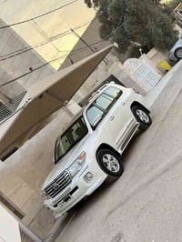 لاندكروز 2015 رقم بغداد باسمي  مكفوله كفاله عامه محرك 6 سلندر فول مواص...