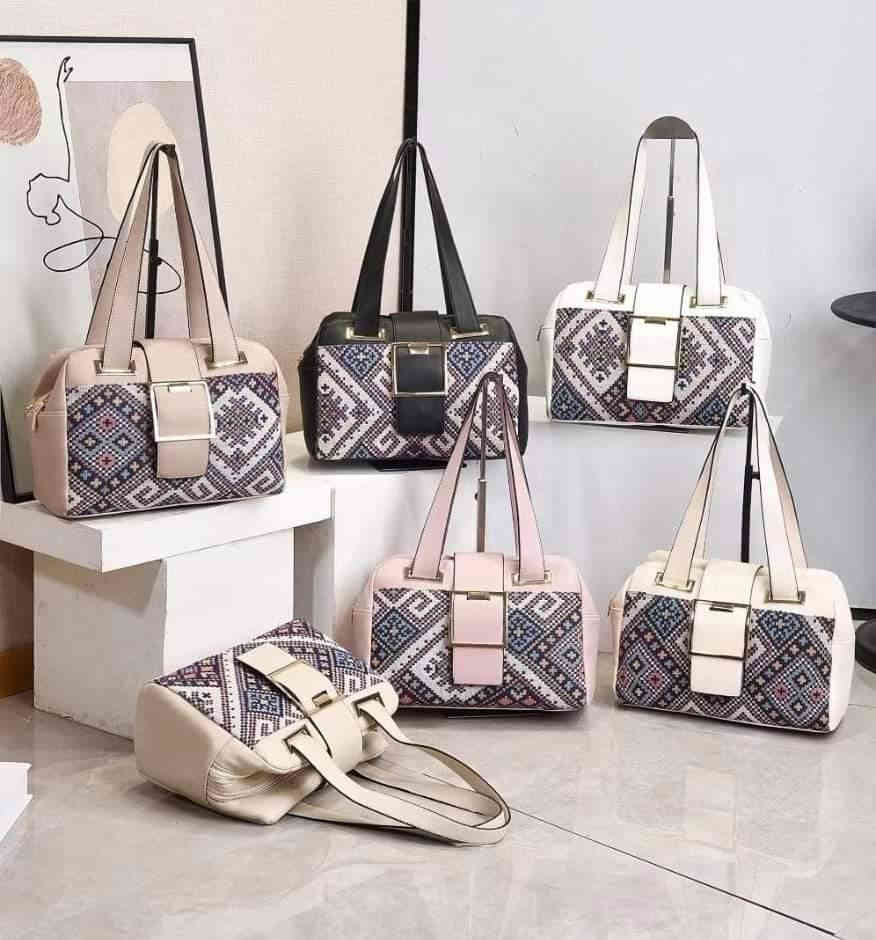 👜 حقيبة مميزة من أحذية وحقائب بيروت 🥿
أناقة وجودة تناسب كل الأذواق ✨

📍 العنوان:
شارع مزرعة – مجمع رؤتانا
طابق سرداب – محل رقم (7)

🚚 يتوفر توصيل:
داخل خانقين وجميع محافظات العراق

📞 للاستفسار والطلب:
***********

لا تفوتين الفرصة 💖 الكمية محدودة ✔️
