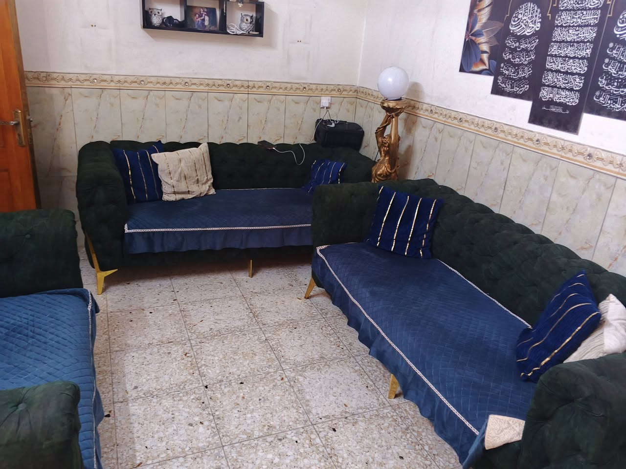 قنفات نظيفة جدا والاسفنج جديد 2ثلاثي وواحد ثنائي للاستفسار ع الرقم ***********
