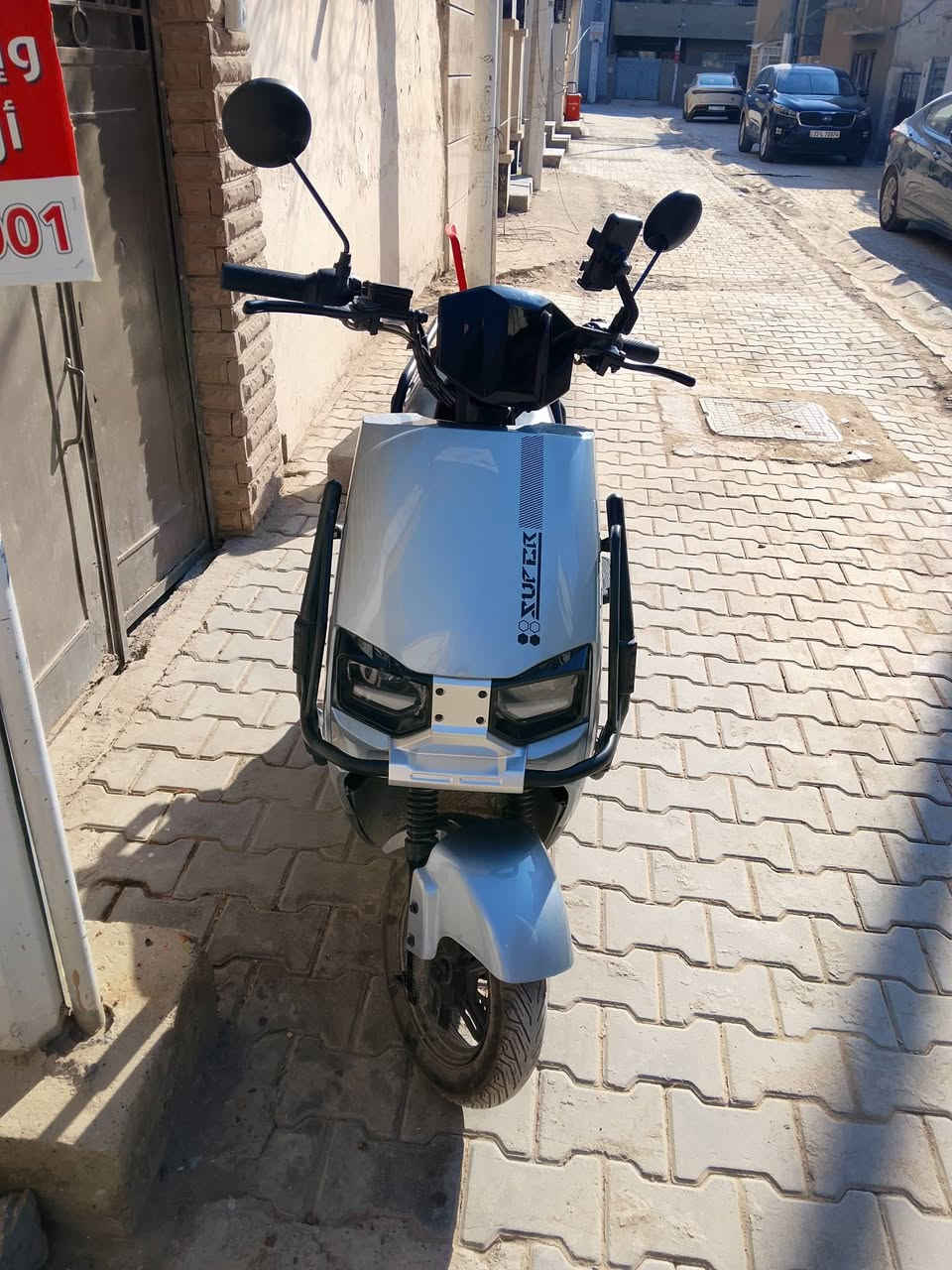 السلام عليكم 
من رخصه الادمن 
دراجه سوبر ام عيون شحن نضيفه 3سرعات ملف 1500 مو الصغيره الكبيره مدرعه السعره تمشيك 60كيلو لايت امامي عالي ناصي بيها نضام باك بطارياتها 6 مسطره عدله سويجين وبصمتين وهذا الرقم *********** السعر 700وبيها مجال مجال بسيط ماشيه 900 بس بغداد الحريه
