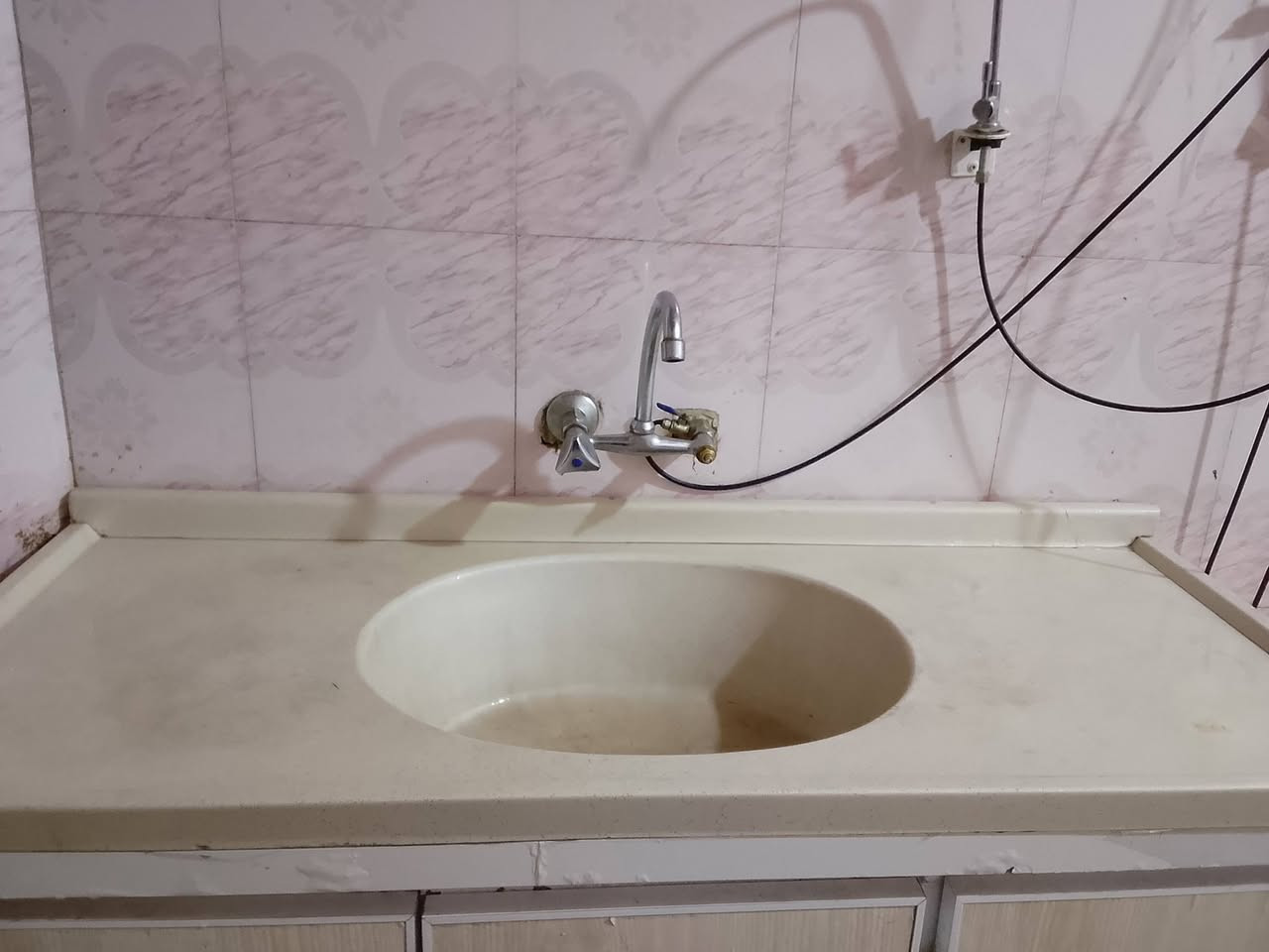 كاونتر  لبيع  حيل نضيف مثل ما واضح بل صوره  مغسله مرمر لتواصل/***********.      موصل 325
