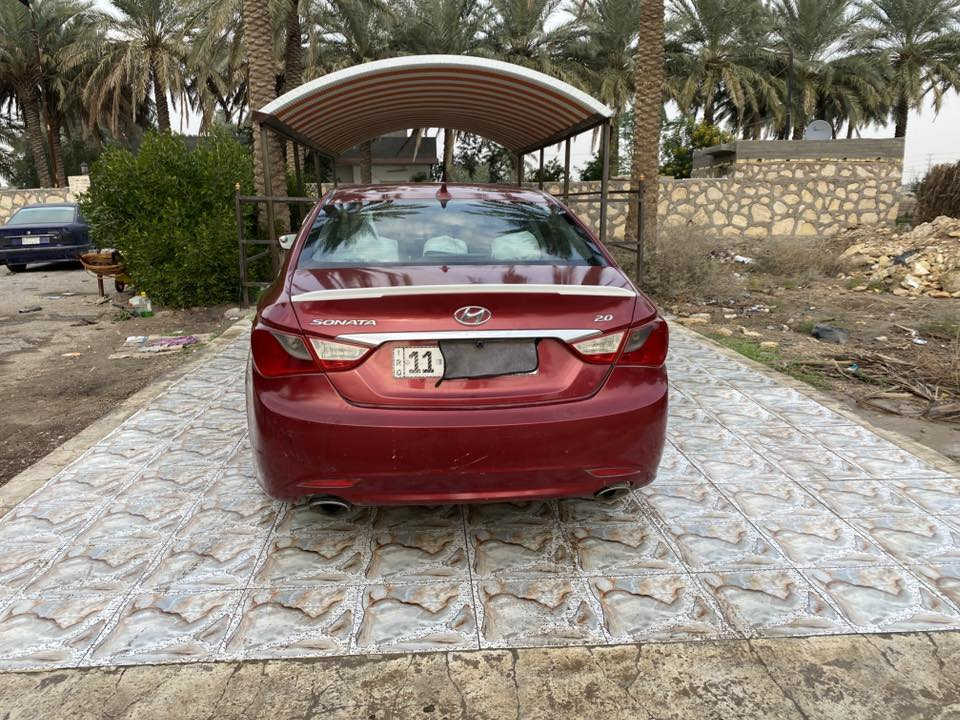 السلام عليكم 
سوناتا موديل 11 محرك 2000تيربو رقم دولي 
بصمةتشغيل وابواب 
فتحة سقف
بيها 3قطع  ابيع حزام 
السعر98بيها مجال بسيط 
مكان السياره حله ورديه خارج 
***********
