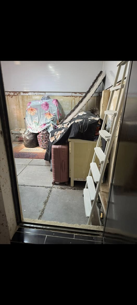 للبيع بيت بدولعي مساحته 100م واجهه 5 موقع مميز قريب الشارع العام قرب مدرسة ام المؤمنين ولمعرفة التفاصيل الاتصال على الرقم ***********
