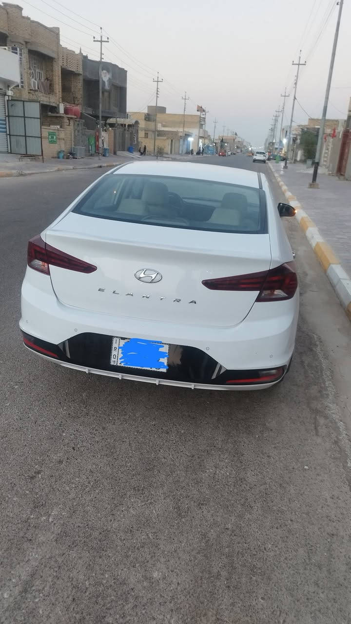 النترا 2020 خليجي رقم بغداد انكليزي باسمي 
فول مواصفات من كلشي 
بصمة وبصمة ابواب ويدات نيكل وفتحة وقطعتين تبريد وصندوق ذكي وكاميرا خلفية و 4 أنظمة قيادة ولدات واشاير بالمري 
السيارة جاهزة من كلشي گير مكينة تبريد 
بية جاملغ مصبوغ والثاني فقط هلال رشة وملاحظات بسيطة شوف العين 
والسيارة ما تصرف عليه شي جاهزة من كلشي 
السونار موجود
المكان ميسان 
رقم التلفون ***********
اليشتري يتصل أو يدز واتساب 
السعر 152 وبيه مجال
