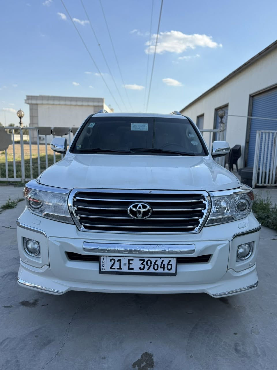 يا الله 
سلام عليكم
للبيع لاندكروز(13)بريم اصلي 
رقم :-سليمانيه؛بسمي 
العداد:158الف 
سياره جديده كلش    
المواصفات :-
سلايت 
ثلاجه
مثبت سرعه
تحكم استيرن
8ايرباك
جلد اصلي
دفلوك
4جام اوتو
حساس امامي خلفي 
كامره خلفي بلادي 
نضام ترحيب بشعار LAND CRUISER
سعرها 390 وبيها مجال  
مكان سياره بغداد راشديه بيها تكحيله بجامرلغ الخلفي شويه وثاني هم تكحيل شويه   
***********
