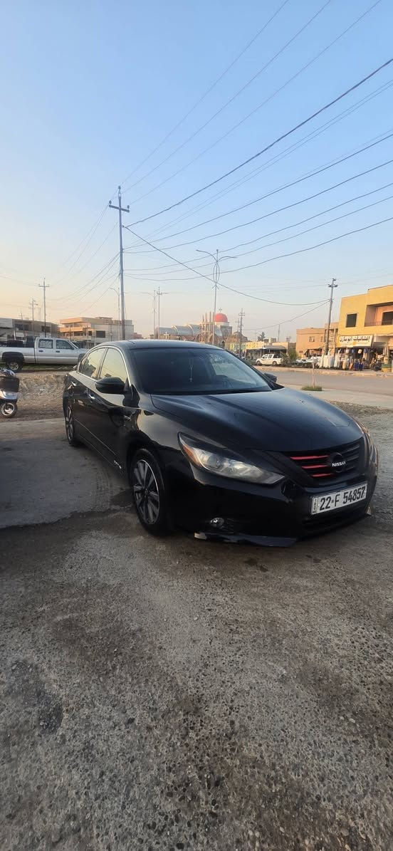 السلام عليكم سياره للبيع التما موديل 17 مواصفات SL فولل للفتحه والرادارات كشنات جلد تدفئه وكهربائي حادثها جاملخ وصندوق بدون دواخل بدون ايرباك بجم كبس هزه وأرقام جديده توحيل مباشر السعر 135 ورقه ***********
