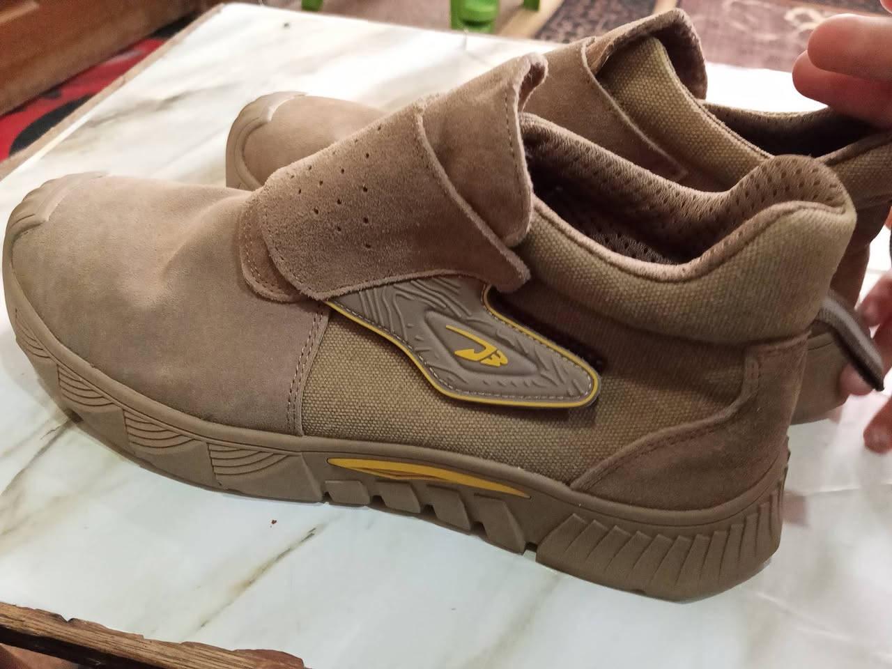 السلام عليكم
حذا للبيع 

قياس45

مميزات 

ضد الصدمات 

ضد الماء 

السعر 35 مع التوصيل داخل الحله 

رقم هاتف 

***********
