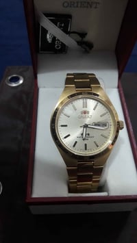 ساعه يدويه رجاليه يابانيه اصليه من دبي صفراء فاتح اورينت على النبض مع ...