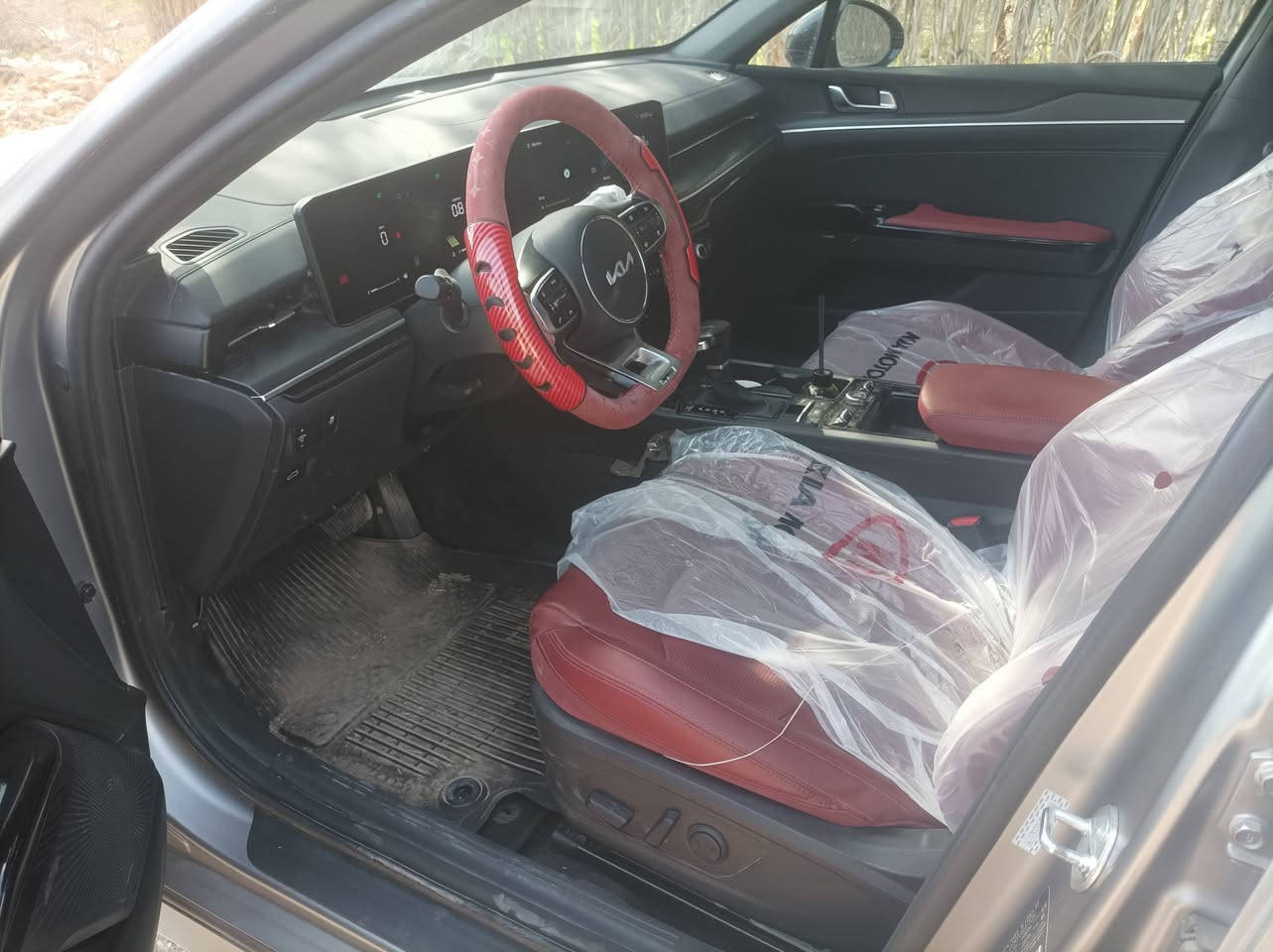 السلام عليكم ورحمه الله وبركاته ورمضان كريم على الجميع للبيع كيا كي فايف موديل 2025 رقم بابل شهداء اللون سموك طافي الداخل ماروني المواصفات فول حادث موضح بالصوره مرقمه بابل شهداء مالتنا مو غريب صبغ جاملغ وبنيد الشغل كله في الجانب الأيمن بيها دواخل بالجانب الأيمن فقط بدون كص أو لحيم فقط سحب مكان السياره بابل السعر ١٧٥ وبي مجال هاتف *********** واعتذر عن الإطاله وبلا زحمه اخوان كلشي بسعره الي يدور مكفول موجود ب٢٢٠ اني عارضها بسعر فورتي تحياتي ومودتي للجميع
