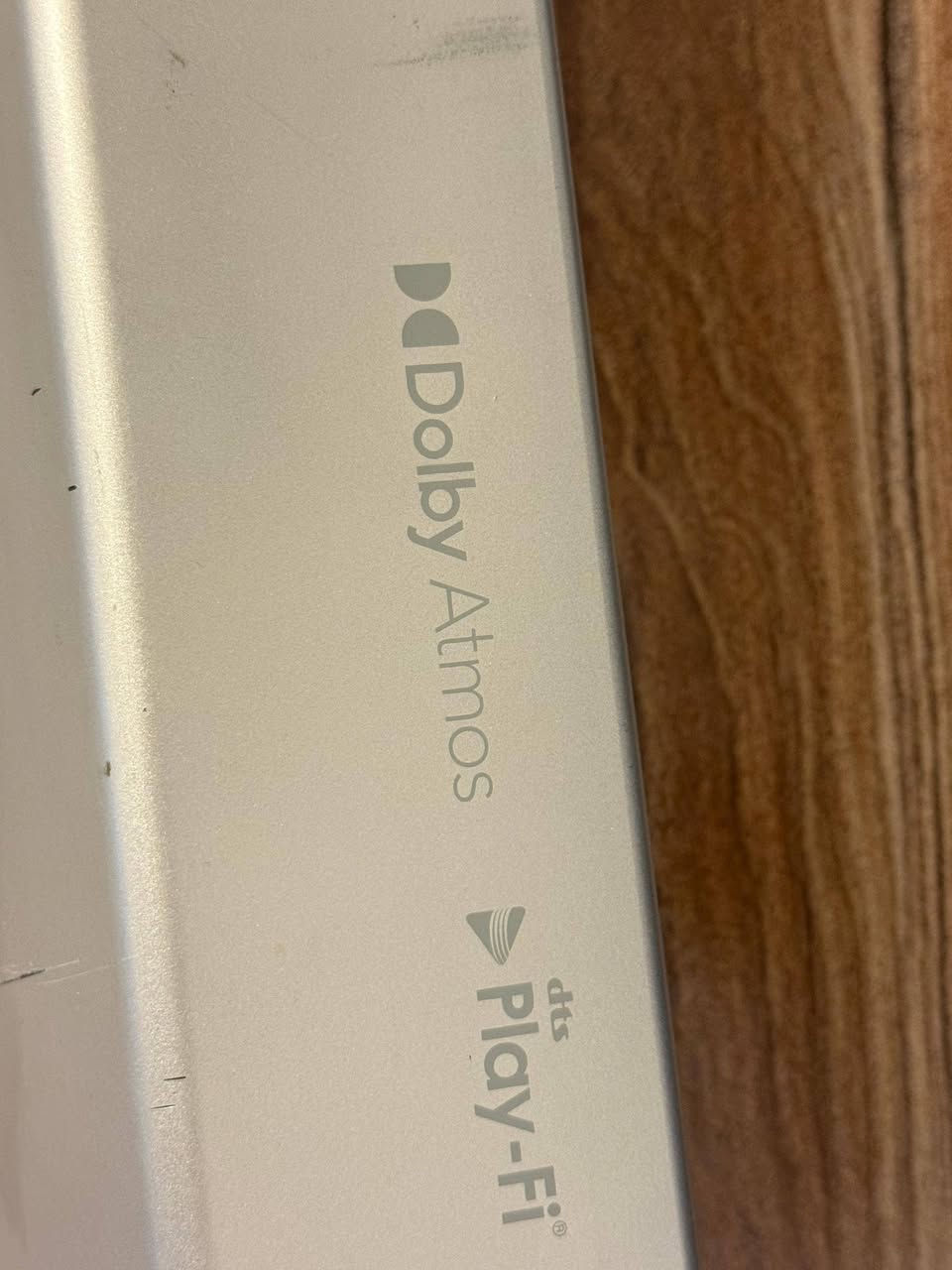 Philips TAB8505/10 Soundbar ساوند بار يدعم دولبي اوتمس
• سوندبار احترافي من Philips بصوت قوي وواضح
• يدعم Dolby Atmos لتجربة صوت محيطية مميزة
• يدعم Dolby Vision Pass-Through لنقل صورة Dolby Vision إلى التلفزيون بدون فقدان الجودة
• Wi-Fi مدمج مع دعم Chromecast Built-in و AirPlay 2
• بلوتوث مدمج لتشغيل الموسيقى لاسلكياً
• يدعم HDMI eARC / ARC
• مداخل HDMI إضافية لربط الأجهزة مباشرة
• يدعم Optical و USB
• متوافق مع Google Assistant و Siri عبر الأجهزة المدعومة
• صوت ممتاز للأفلام، المباريات، والألعاب
• حوارات واضحة وتفاصيل صوتية ممتازة
• تصميم أنيق وعصري مناسب لجميع الشاشات

((( السبووفر عاطل، لذلك الجهاز يعمل كـ ساوندبار فقط.)))

رغم ذلك يقدم أداء جيد جداً

حالة مستعملة وشغال بصورة طبيعية.


**إذا كنت صاحب هذا الإعلان وتريد حذفه لأي سبب، رجاءا أرسل رسالة إلى الدعم الفني**
