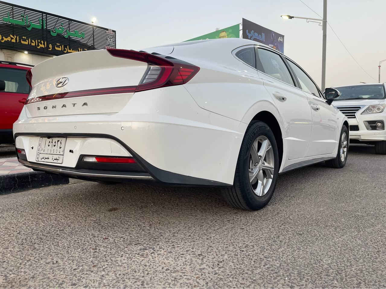 السلام عليكم 
 هونداي  سوناتا   موديل 2020✔️
 وارد  كوري  غاز  بلادي     
رقم  بصره   تحويل  ثاني  يوم
    سياره بيه جاملغ  امامي صبغ  فقط
 
 حالة المكينه  والكير  والحداديه ( كارتون)
  سيارة  🚙  جاهزه   
 مواصفات السونتا معروفه   
تشغيل  بصمه  اشاره بالمري  تحكم ستيرن  شفتات ستيرن   سايدبرك  دكمه  وضعيات القياديه 
 سياره جازه    
 الاستفسار  / تصل ***********
 سعر 135$ Singapore
