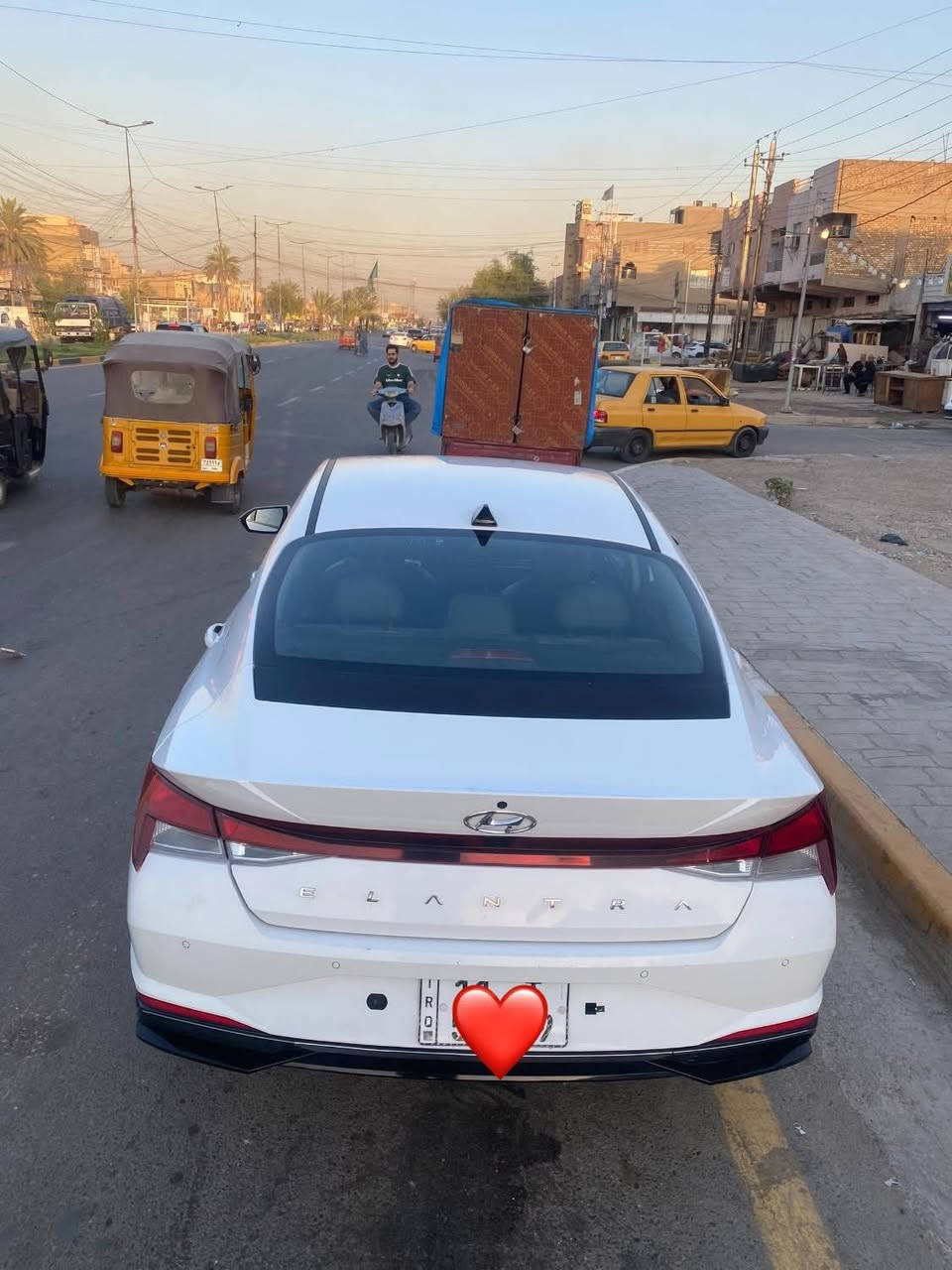 النترا 2021  هايبرد كهرباء وبانزين كلش اقتصاديه محرك 1600  كير 6 نمر مع نظام لسبورت و3 انطمه  قياده واردخليجي. 4 قطع صبغ بغداد حره رقم جديد تحويل مباشر ماشيه 80 كيلو مو مايل بل مايل تطلع 45 للف  فول موصفات عدا الفتحه 
بصمه تشغيل عن بعد 
كشنات جلد تدفئه وتبريد 
تبريد منفصل 
شرط تبريد ثلج 
شاشه جبيره مع كامره دواره 
اشاير مري مع نظام المري شفط
قياده ذاتيه مع مانع تصادم ومثبت سرعه تحديد مسار
لايت لد ابيض مع 3 عدسات لد ابيض بلادي
مانع انزلاق مع 4 دسك ونظام اي بي اس
تدفئه بل استيرن
كشن سائق تدفئه +تبريد 
فول تحكم استيرن ان
اناره ترحيب فلاش يدات 
سايد بريك بصمه 
نظام اوتو هواد
مكان السياره بغداد رقمي *********** السعر 130 وبيها مجال
