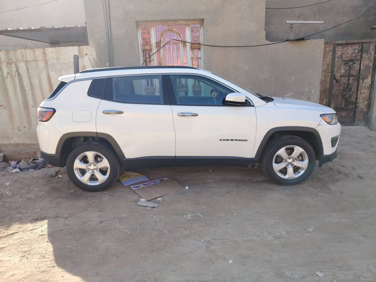 سلام عليكم سياره جيب كومبارس 2018 لبيع 140وبيها مجال والسياره بسمي والحادث بصوره ومكان سياره ميسان ***********
