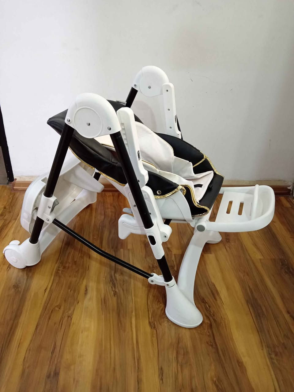 كرسي طعام الأطفال من ماركة Skillmax قوي ومتين جدا ومناسب للأطفال من عمر الشهرين لغاية ٦ او ٧ سنوات منام كامل وجلوس ويساعد بتعليم الطفل ع الجلوس(منام كامل يتحول ك سرير)، عدة تحكمات بالارتفاع مع طبلتين وغلافين ،سهل التنظيف مجرد مسحه عند الاتساخ ،احزمة خماسية لربط الطفل ،مسند قدم الطفل متحرك حسب راحة الطفل مع خاصية تعليق الطبلة بالظهر لتقليل المساحة عند الخزن، متوفر توصيل أربيل, العراق


**إذا كنت صاحب هذا الإعلان وتريد حذفه لأي سبب، رجاءا أرسل رسالة إلى الدعم الفني**