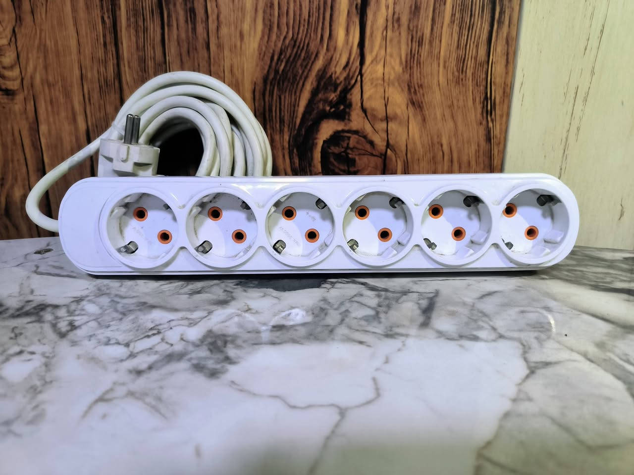 سيارات كهربائية أصلية مستعملة – بالة 🔌 🔥💪
1️⃣ سيار Belkin بريطاني (6 منافذ + نظام حماية):
 💰 السعر: 15 الف دينار
2️⃣ سيار Belkin بريطاني (4 منافذ + نظام حماية):
 💰 السعر: 12 الف دينار
3️⃣ سيار بريطاني (4 منافذ من شركة Masterplug):
 💰 السعر: 10 الف دينار
4️⃣ سيار أوروبي (6 منافذ دائرية من شركة Schuko):
 💰 السعر: 10 الف دينار
5️⃣ سيار أوروبي (4 منافذ دائرية من شركة Schneider Electric)
 💰 السعر: 7 الف دينار
6- سيار صيني (5 منافذ من شركة FUTOU)
💰 السعر: 6 الف دينار

الحالة: سيارات شغالة بدون أي مشاكل ✅

يوجد توصيل لجميع المحافظات 🚚

للطلب والاستفسار يرجى مراسلة الواتساب على الرقم [***********] أو مراسلة الخاص 📞📱
